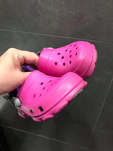 Детская обувь: Продаю две пары оригинал crocs с утеплением и без.Идеально на at lalafo.kg — 5 Детская обувь: Продаю две пары оригинал crocs с утеплением и без.Идеально на — 5