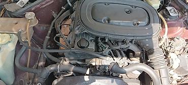 4 goz mercedes 3 2: Mercedes-Benz 190 (W201) sedan, tünd qırmızı rəng. - Kuzov: 4 qapı — 7