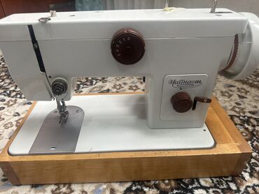 ручная швейная машинка ссср: Швейная машина Chayka, Полуавтомат