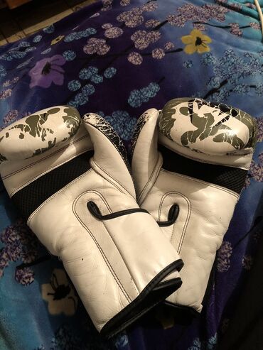белые перчатки: Продаю перчатки, состояние хорошее пользовался не больше 1 месяца