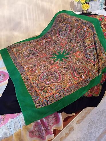Şal və yaylıq dəsti - Naxışlı kvadrat yaylıqlar: Şərq üslubunda