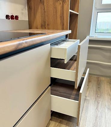 Sifarişlə mətbəx mebeli: Sifarişlə mətbəx dəsti, Özü çəkən petlələr, Mat laminat, Kredit yoxdur, Pulsuz çatdırılma, Rayonlara çatdırılma — 27