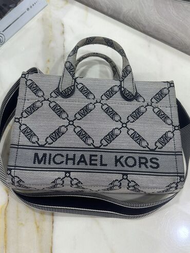 Çantalar: Əl çantası, Michael Kors