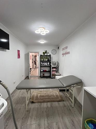 Продажа салонов красоты и кабинетов: Маникюрный салон 65 м², 3 комнаты, С ремонтом, С оборудованием, Многоэтажное жилое здание, Отдельная кухня — 4