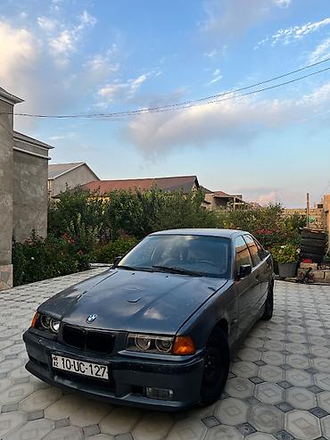 BMW: BMW 3 series: 1.8 l | 1993 il Sedan — 4