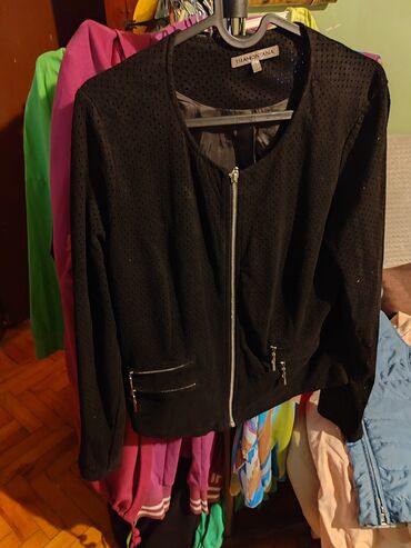 Ostale jakne, kaputi, prsluci: Crna jakna, tanka eko koža, za prelazni period. Veličina može do L