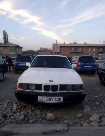 продаю камри 40: BMW 520: 1987 г., 2 л, Механика, Бензин, Седан