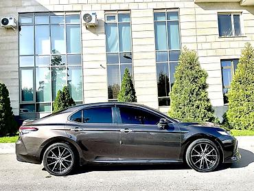prius plus: Toyota Camry: 2022 г., 2.5 л, Вариатор, Гибрид, Седан — 7