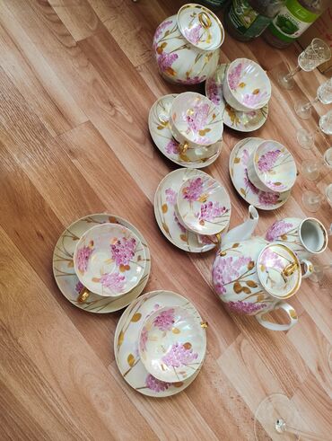 кафе на иссык куле: Чайный сервиз.на трёх блюдечках и двух бакалах есть сколы. остальное