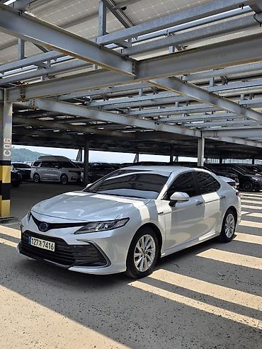 corolla 2018: Toyota Camry: 2021 г., 2.5 л, Гибрид, Седан — 1