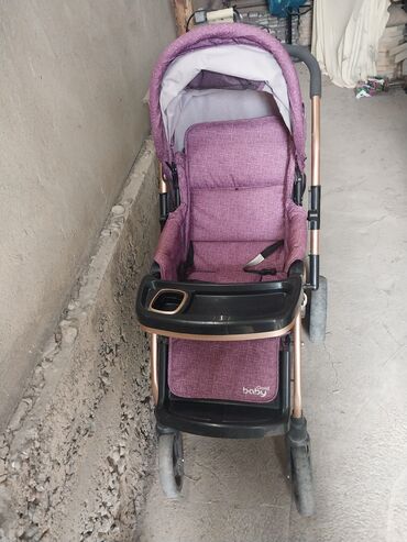 прогулочная коляска легкая: Коляска, цвет - Розовый, Б/у