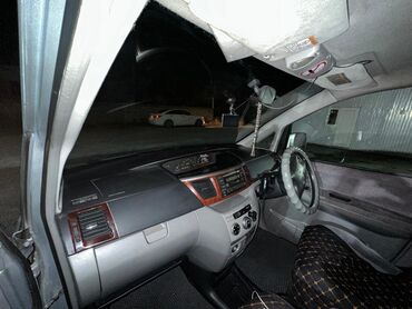 Toyota: Toyota Noah: 2002 г., 2 л, Автомат, Бензин, Минивэн — 7