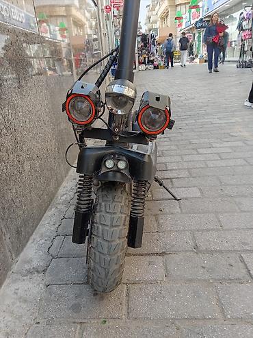 Электросамокаты: Elektrik skuter satılır. Qara və qırmızı rəng kombinasiya­sında, iri — 5