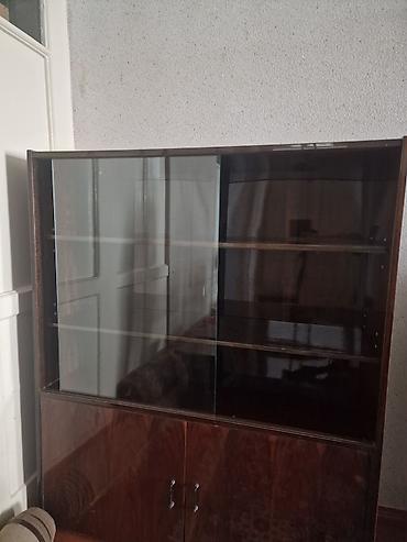aqac: Şüşəli vitrin dolabı - Material: korpus,qoz aqacı ön hissədə — 3