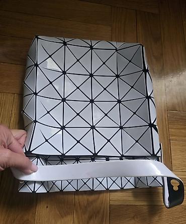 Torbe: Bao Bao Issey Miyake Prism Matte bag. Prelepa torba, koja se sama — 11