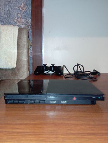ps 4 oyun diski: Sony PlayStation 2 Slim (SCPH-7xxxx seriyası) - Kompakt, yüngül Slim