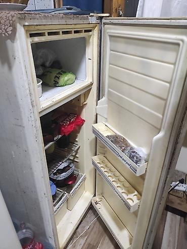 kohnə soyducu: Köhnə tip bir kameralı məişət soyuducusu. Xüsusiyyətlər: - Üst — 2