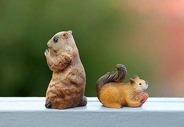 Figure: Set od 2 Vintage SOVE ili dve veverice figurine. Cena za par Dve — 4