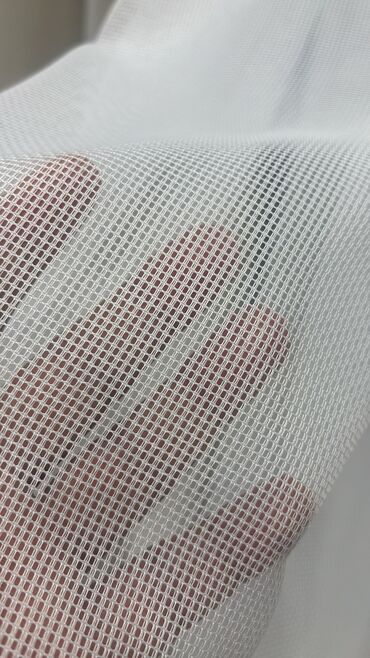 Pərdə və tüllər: Ağ rəngdə, zolaqlı dizaynı olan tül pərdə. Yüngül və şəffaf materialı — 16