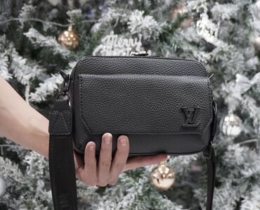 louis vuitton барсетка: Барсетка, Louis Vuitton, Застежка на магните, Застежка на молнии, Множество карманов, Новый