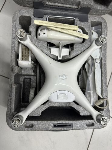 дроны квадрокоптер: Продаю Фантом 4 (PHANTOM 4), 2 шт батарейки, сумка, зарядник т