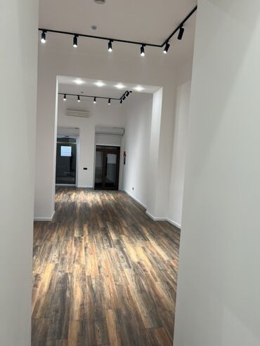 Restoran, kafelər: İcarəyə obyekt – şəhər mərkəzində, tarixi binaların sırasındakı küçədə — 8