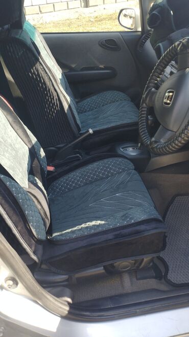 самая дорогая машина в кыргызстане: Honda Fit: 2002 г., 1.3 л, Вариатор, Бензин, Хетчбек