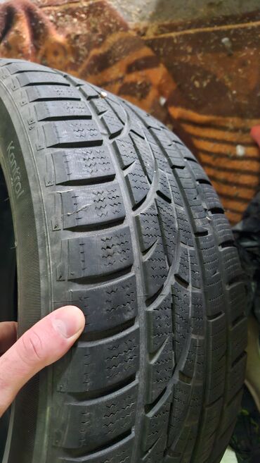 Gume i felne: Na prodaju dve m+s gume hankook 13dot. sara 6.2 mm ravnomerno trosene