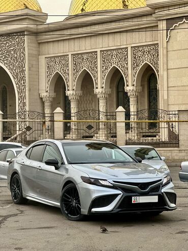 Toyota: Toyota Camry: 2022 г., 2.5 л, Вариатор, Гибрид, Седан