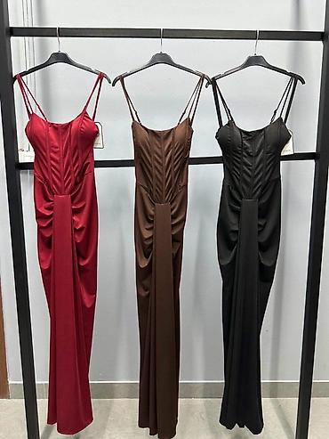 dd step sandale: Elegantna duga večernja haljina bez bretela

Haljina: 3100rsd ✨️ — 4