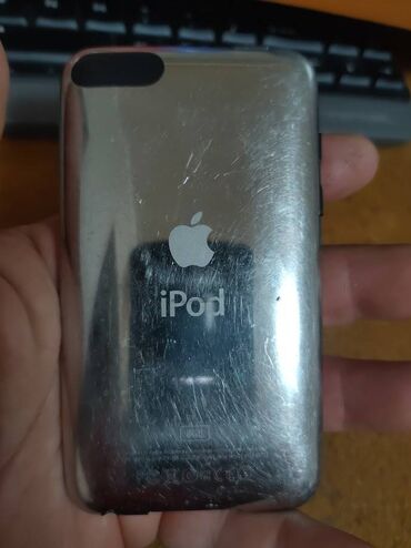 IPod i MP3-plejeri: Odlicno ocuvan i provereno ispravan Apple iPod Touch 8GB Baterija — 10