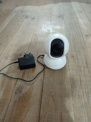 TP-Link Tapo daxili IP kamera (ağ rəng). Dönər konstruksiyalı korpus