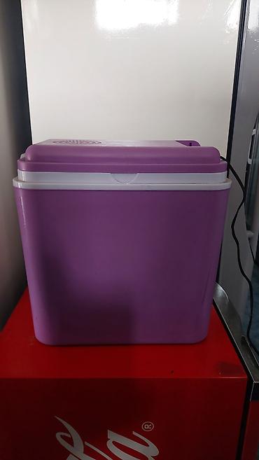 Frižideri: Komad 4000 din. Prijenosni auto frižider/termo kutija (12V) - Boja — 1