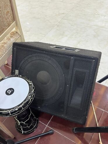 Mikşerlər: Səhnə və studiya üçün tam səs avadanlığı paketidir. Tərkib: - — 21