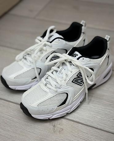 Кроссовки New Balance 530 (модель MR530EWB), цвет белый/чёрный. -