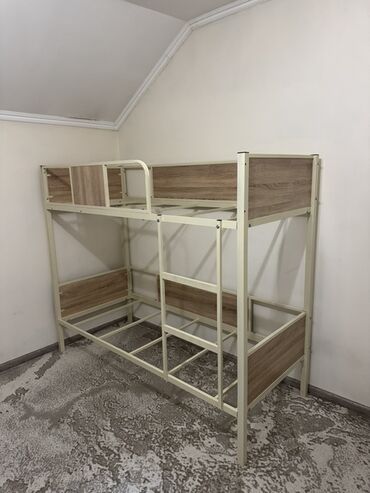 Двухъярусные кровати: Двухъярусная металлическая кровать с декоративными панелями под — 2