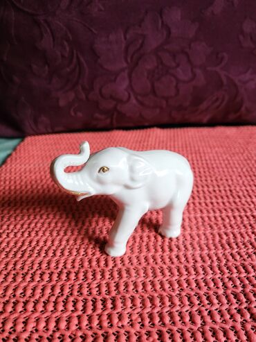 Ostali kućni dekor: Porcelanska nova,vintaz figura slonce. Porcelanska figura sa — 2