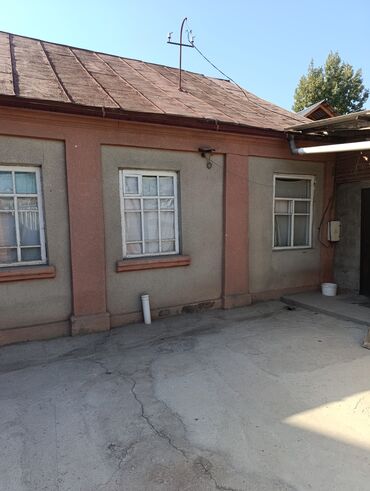 район пишпек дом: Дом, 61 м², 4 комнаты, Собственник, Старый ремонт