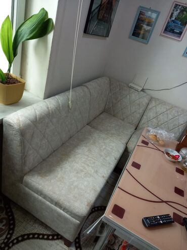 gülçülük: Künc divan, Yeni, Çatdırılma yoxdur