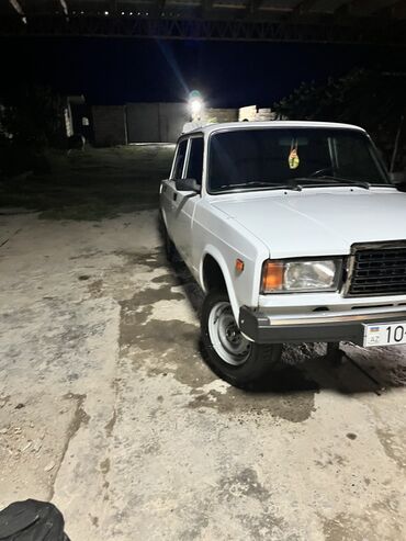 VAZ (LADA): Lada 2107 sedan – ağ rəngli, klassik kuzov. Üstündə dam “TAXI” işarəsi — 10