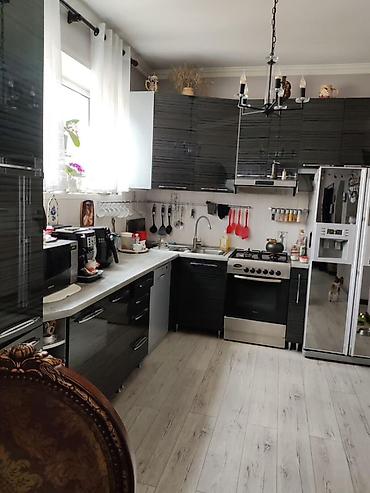 Продажа коттеджей и домов: 5 и более комнат, 220 м², 10 соток, Бишкек, Собственник — 11
