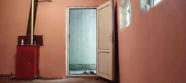 сталовый в аренду: 30 кв. м, 1 бөлмө, Унаа токтотуучу жай, Забор, тосулган