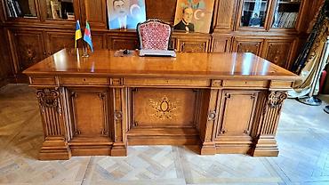 кровать двухъярусная: Eni 2.10.sm. dərinlik 90 sm. Qiymət endirildi. Müdür masası - 1200 — 2