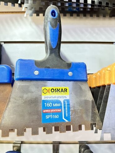 шпатель профессиональный: Зубчатый шпатель Oskar Professional Tools с длиной полотна 160 мм