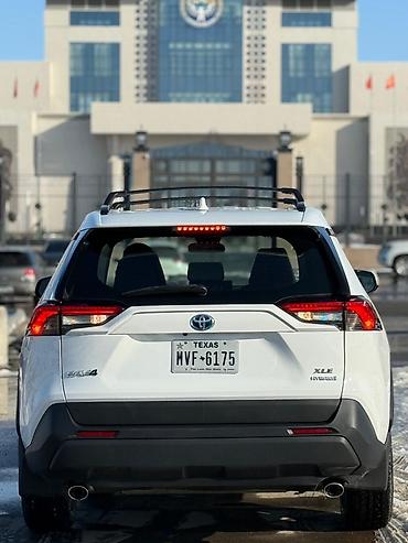 Toyota: Toyota RAV4: 2021 г., 2.5 л, Автомат, Гибрид, Кроссовер — 8