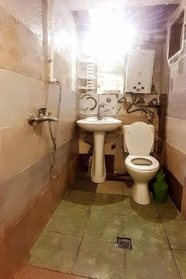 Uzunmüddətli kirayə mənzillər: Kirayə verilir: 1 otaqlı evi işdiyən yada tələbə Oğlanlara verilir üç — 6