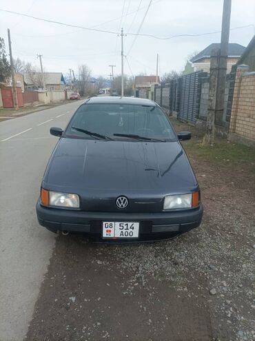 авто машина сатылат: Volkswagen Passat: 1989 г., 1.8 л, Механика, Бензин, Седан