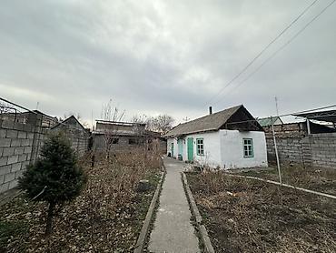 Продажа коттеджей и домов: Продаётся жилой дом с приусадебным участком. - Одноэтажный дом — 1