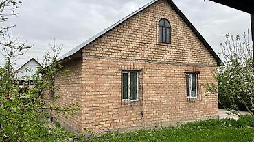 Продажа коттеджей и домов: Продается дом с просторным двором и хозяйственными постройками. - — 7