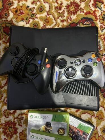 сони плейстейшен 2 цена: Игровая консоль Xbox 360 черного цвета с двумя геймпадами и набором
